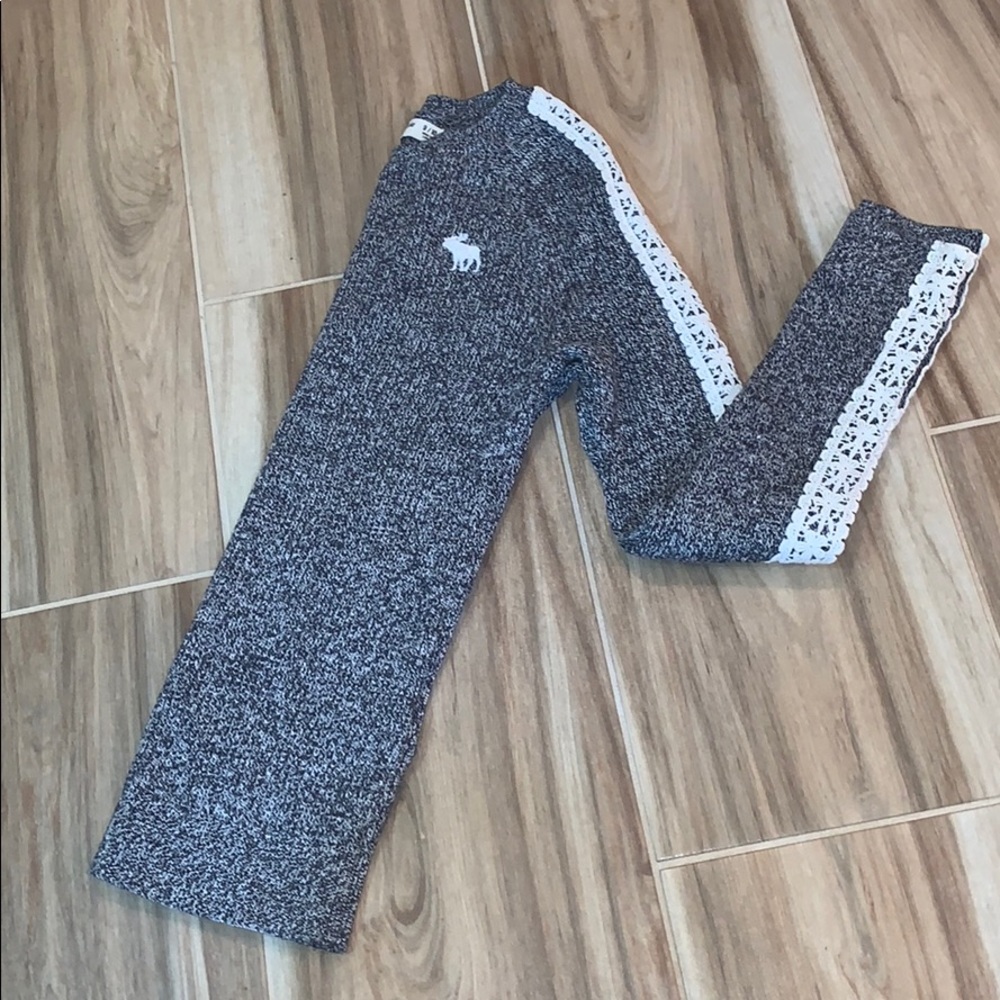 Girls Abercrombie sweater 💕